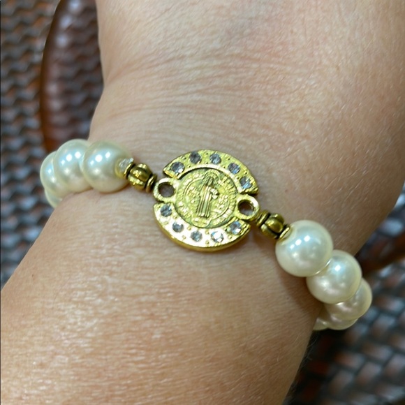 St. Benedict Elegant Gold and Cream Pearl Bracelet - Picture 2 of 3